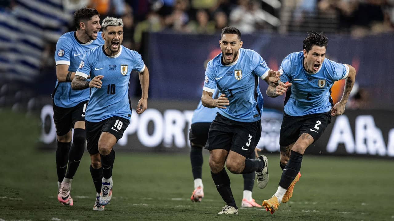 Uruguay elimina a Brasil y avanza a semifinales